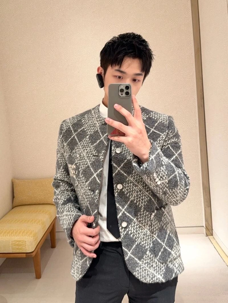 Louis Vuitton Outwear FreshLook 138630