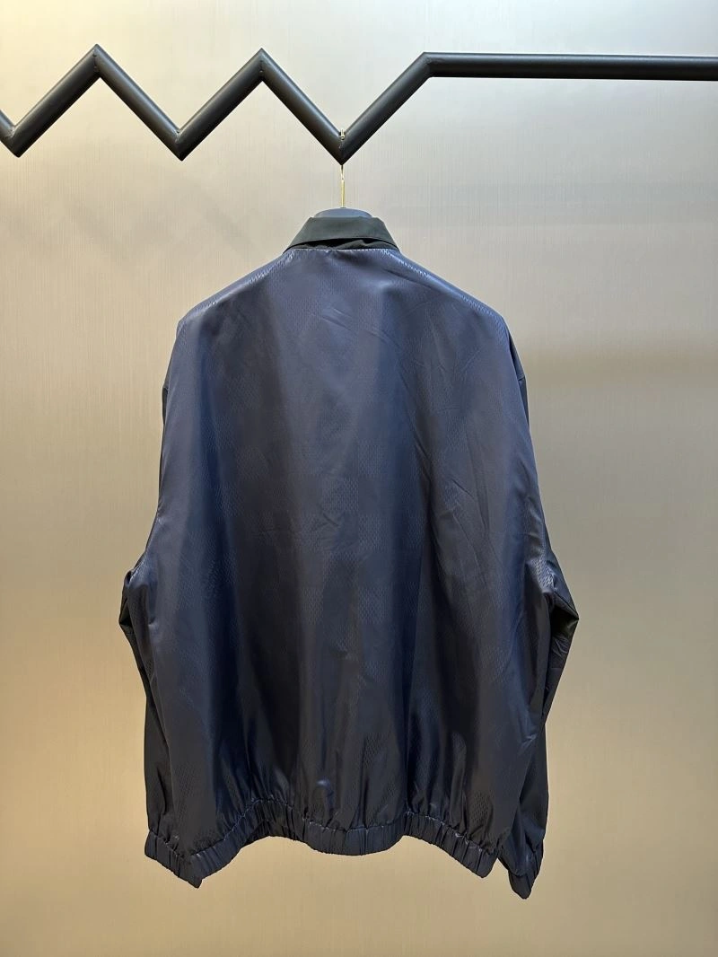 Versatile Louis Vuitton Outwear 138614