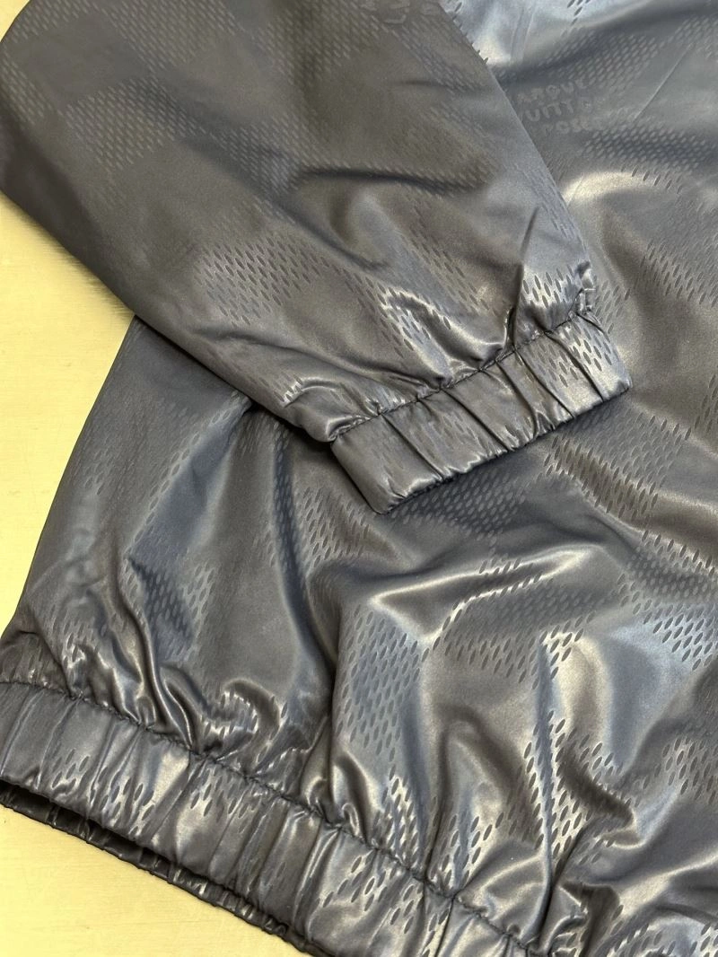 Versatile Louis Vuitton Outwear 138614