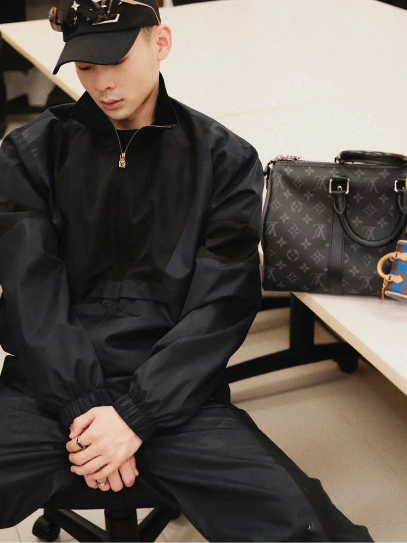 Versatile Louis Vuitton Outwear 138614