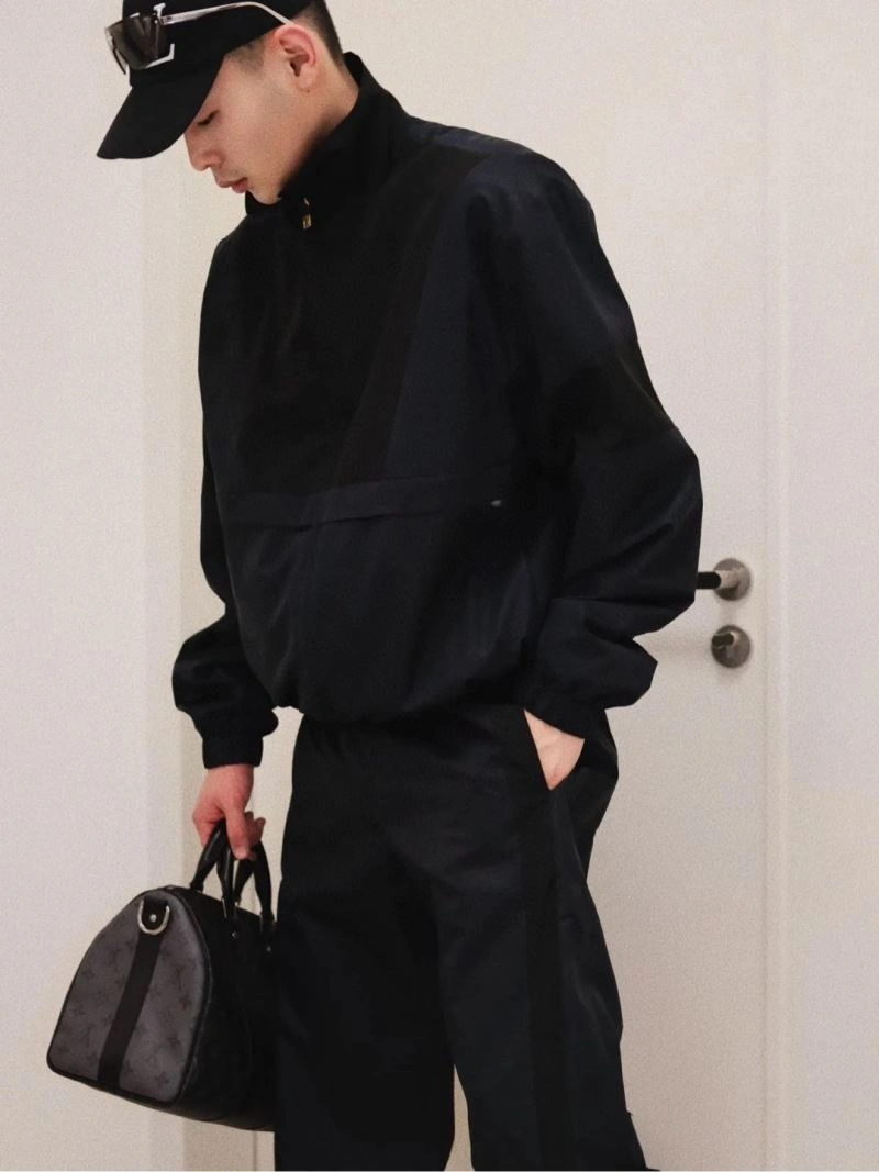 Versatile Louis Vuitton Outwear 138614