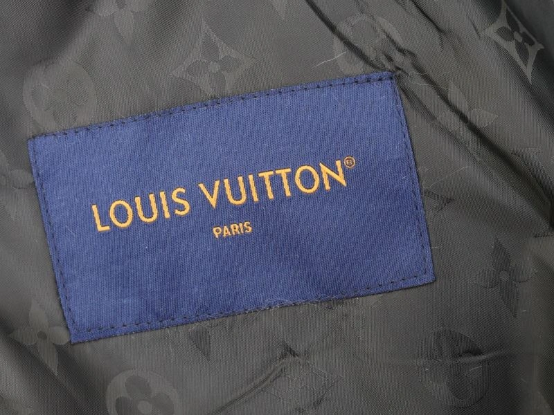 WellDesigned Louis Vuitton Outwear 138628