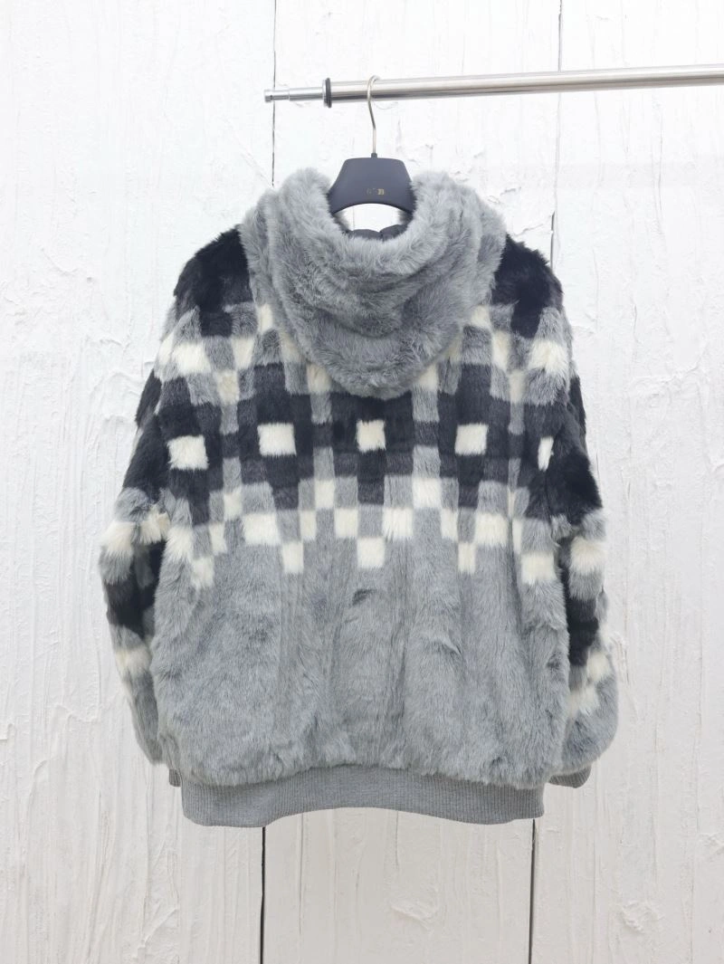 WellDesigned Louis Vuitton Outwear 138628