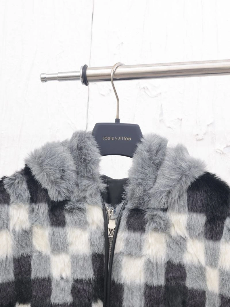 WellDesigned Louis Vuitton Outwear 138628