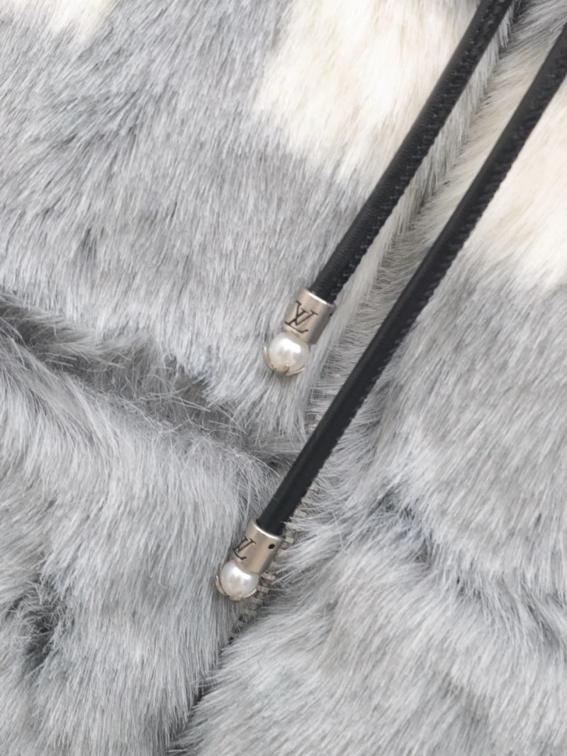 WellDesigned Louis Vuitton Outwear 138628