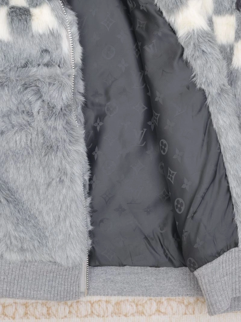 WellDesigned Louis Vuitton Outwear 138628
