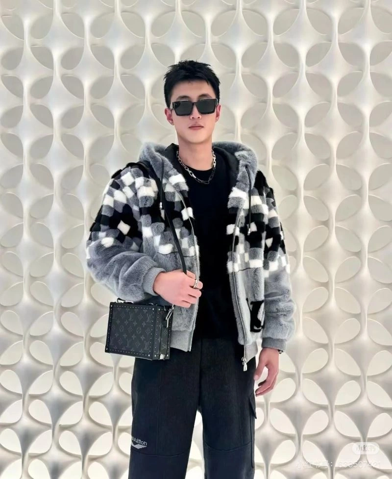 WellDesigned Louis Vuitton Outwear 138628