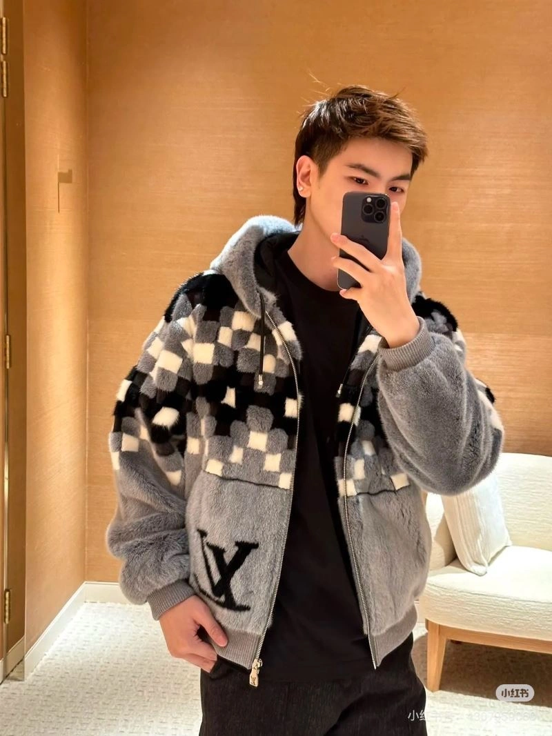 WellDesigned Louis Vuitton Outwear 138628