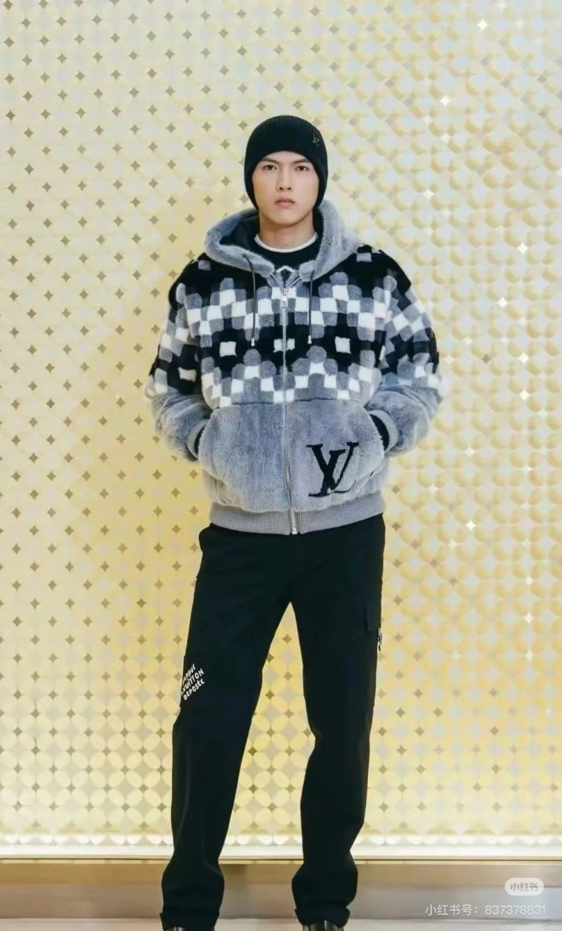 WellDesigned Louis Vuitton Outwear 138628