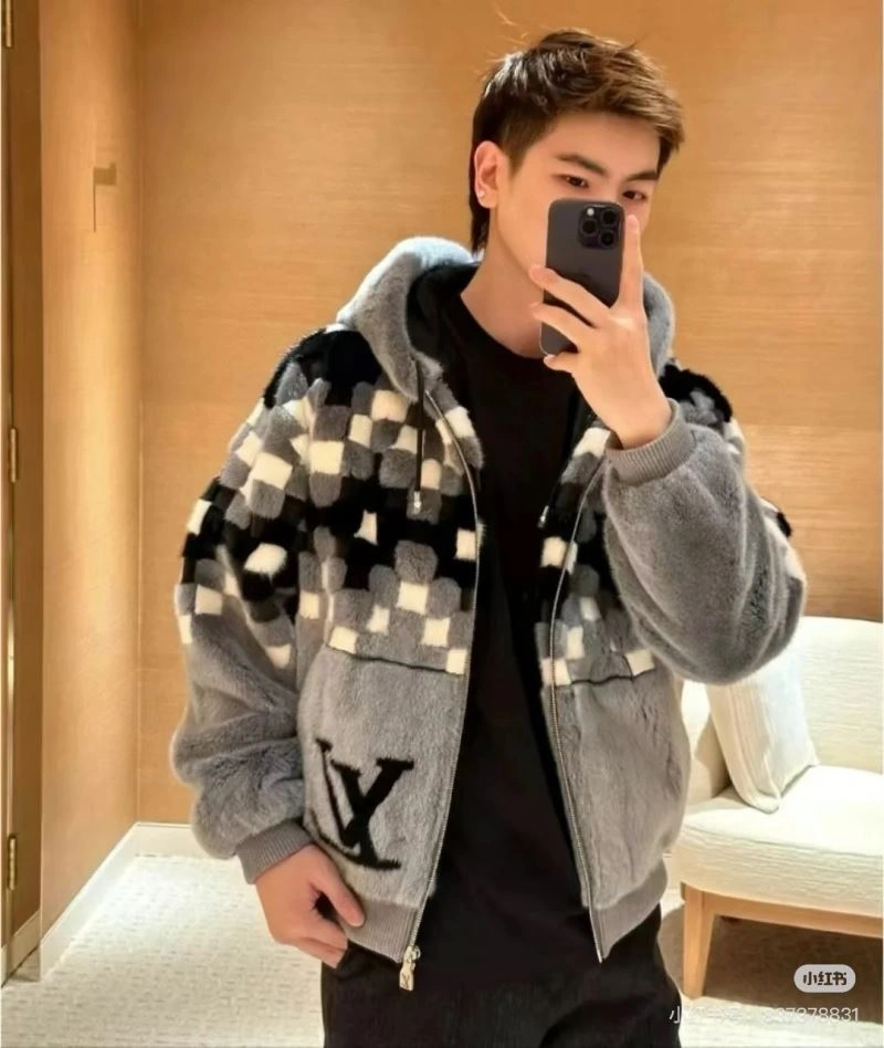 WellDesigned Louis Vuitton Outwear 138628