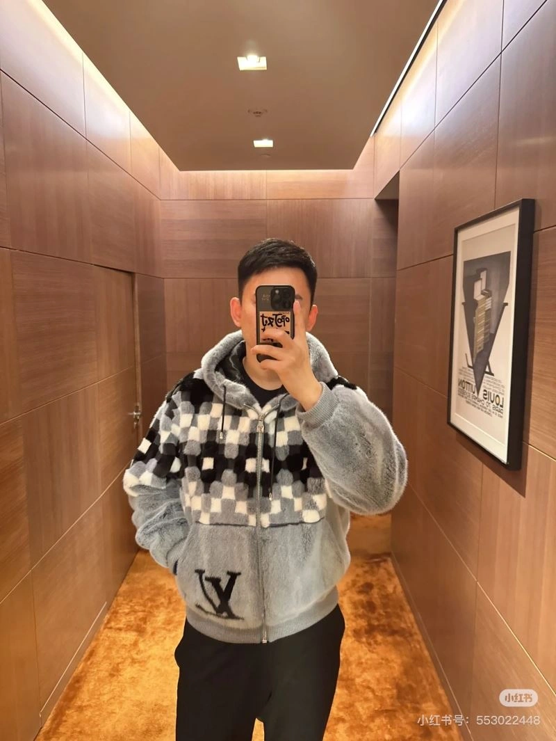 WellDesigned Louis Vuitton Outwear 138628