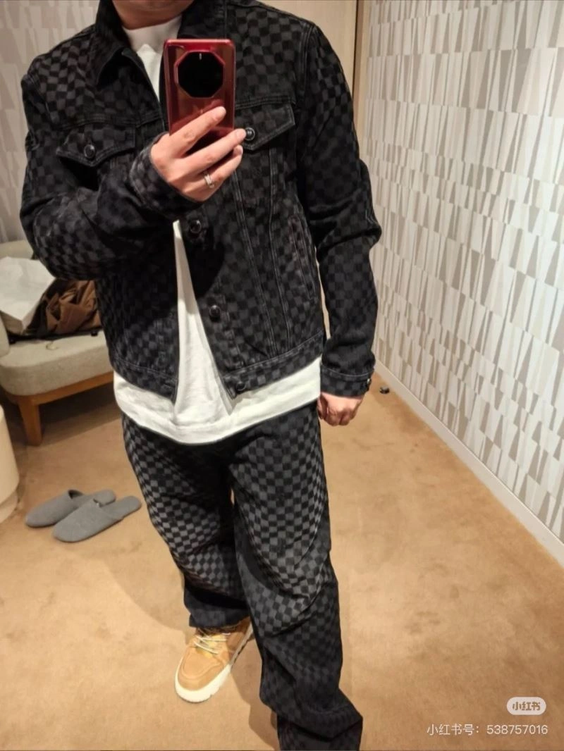 Louis Vuitton Outwear Practical 138631