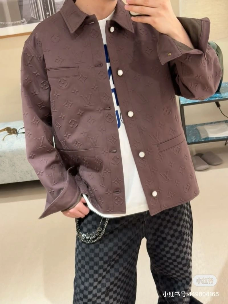Effortless Louis Vuitton Outwear 138632