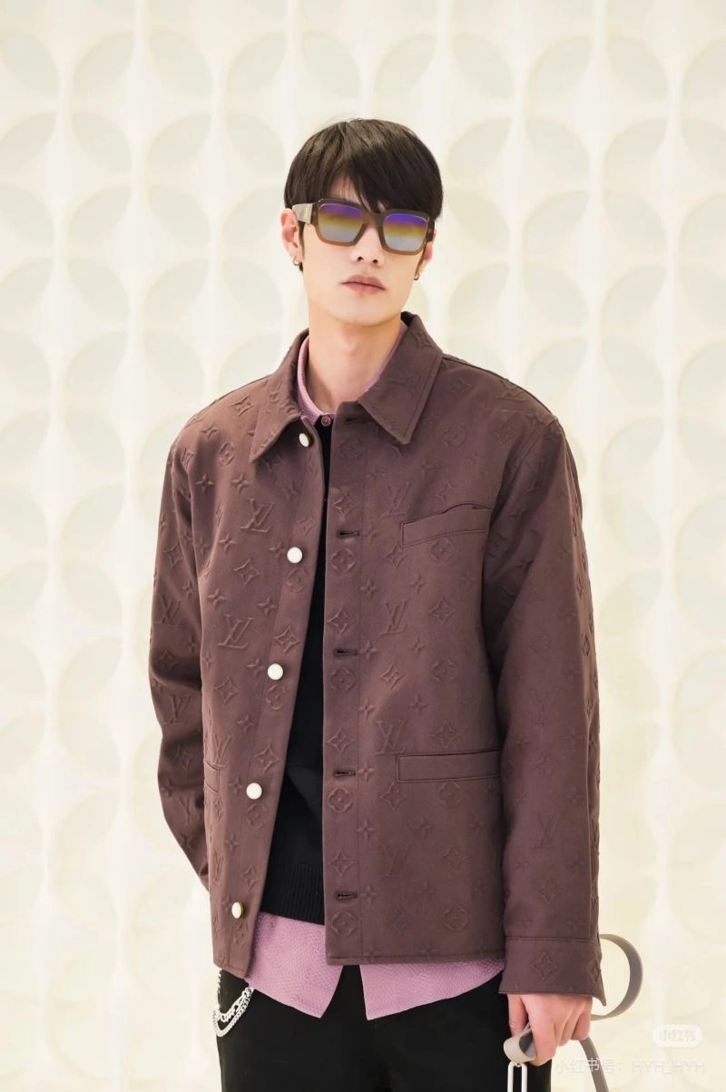 Effortless Louis Vuitton Outwear 138632
