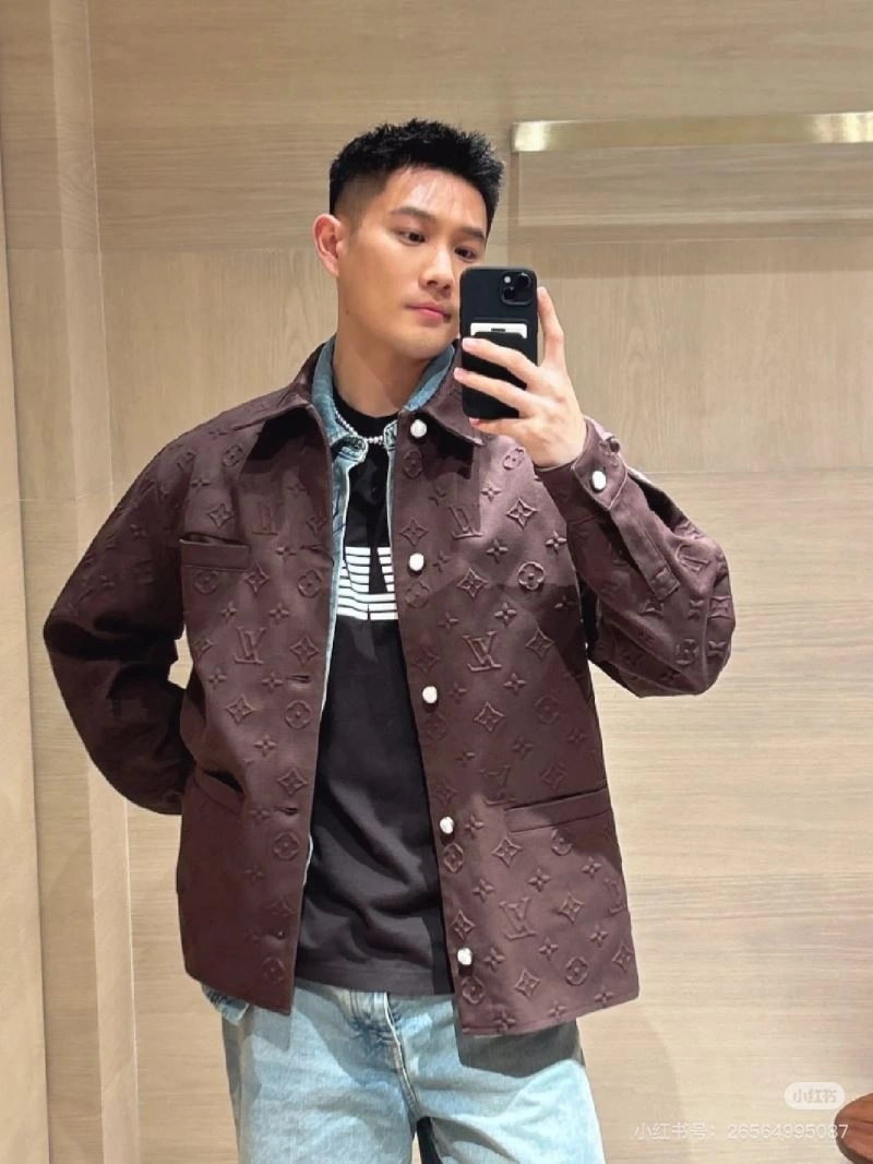 Effortless Louis Vuitton Outwear 138632