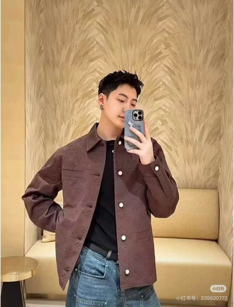 Effortless Louis Vuitton Outwear 138632