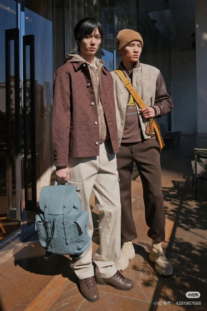 Effortless Louis Vuitton Outwear 138632