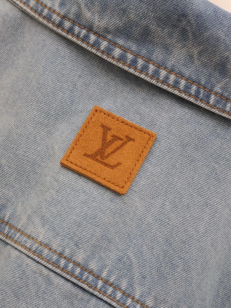 ComfortFit Louis Vuitton Outwear 138621