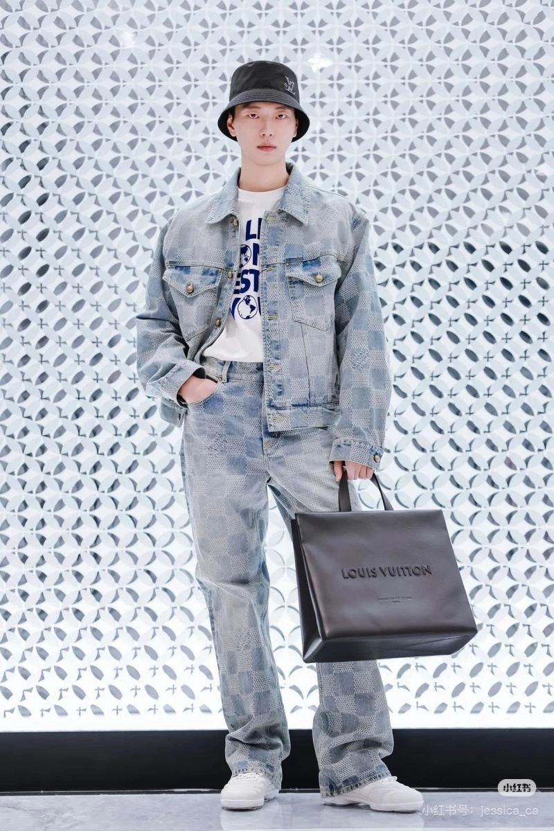 Youthful Louis Vuitton Outwear 138612