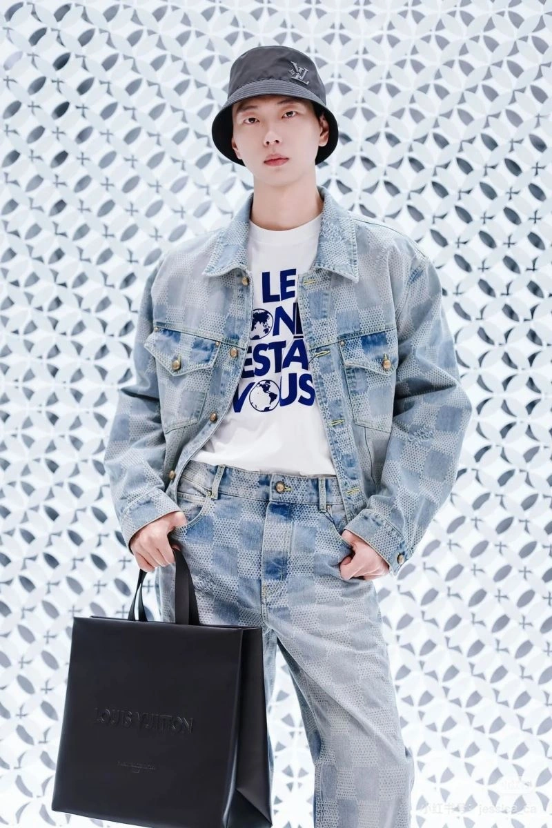 Youthful Louis Vuitton Outwear 138612
