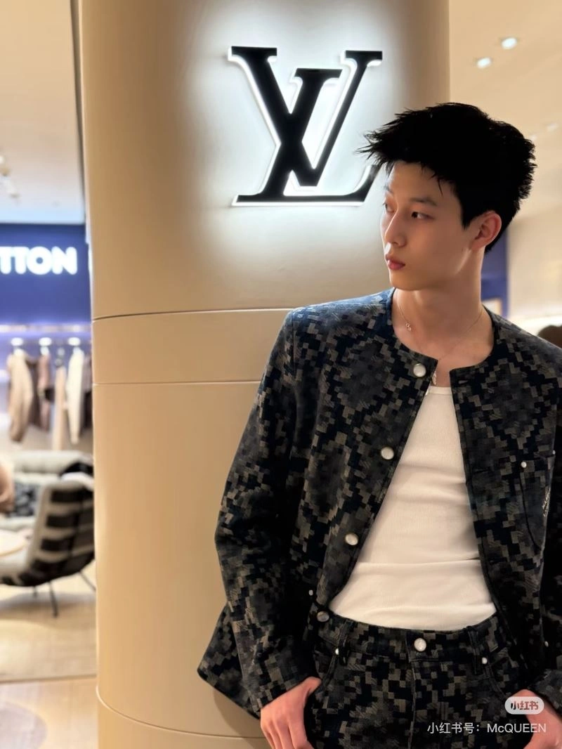 Louis Vuitton Outwear Seasonal 138619