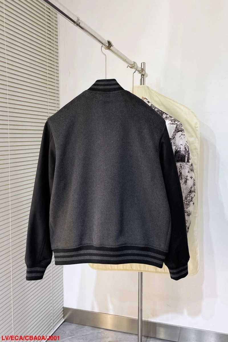 Breathable Louis Vuitton Outwear 139107