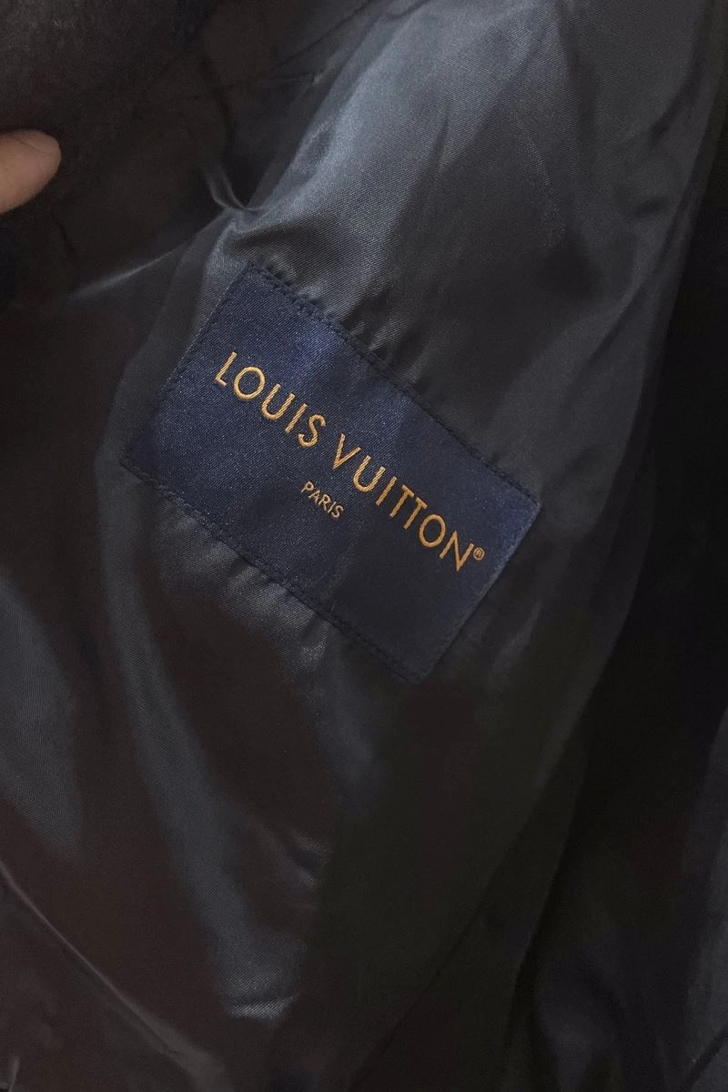 Breathable Louis Vuitton Outwear 139107