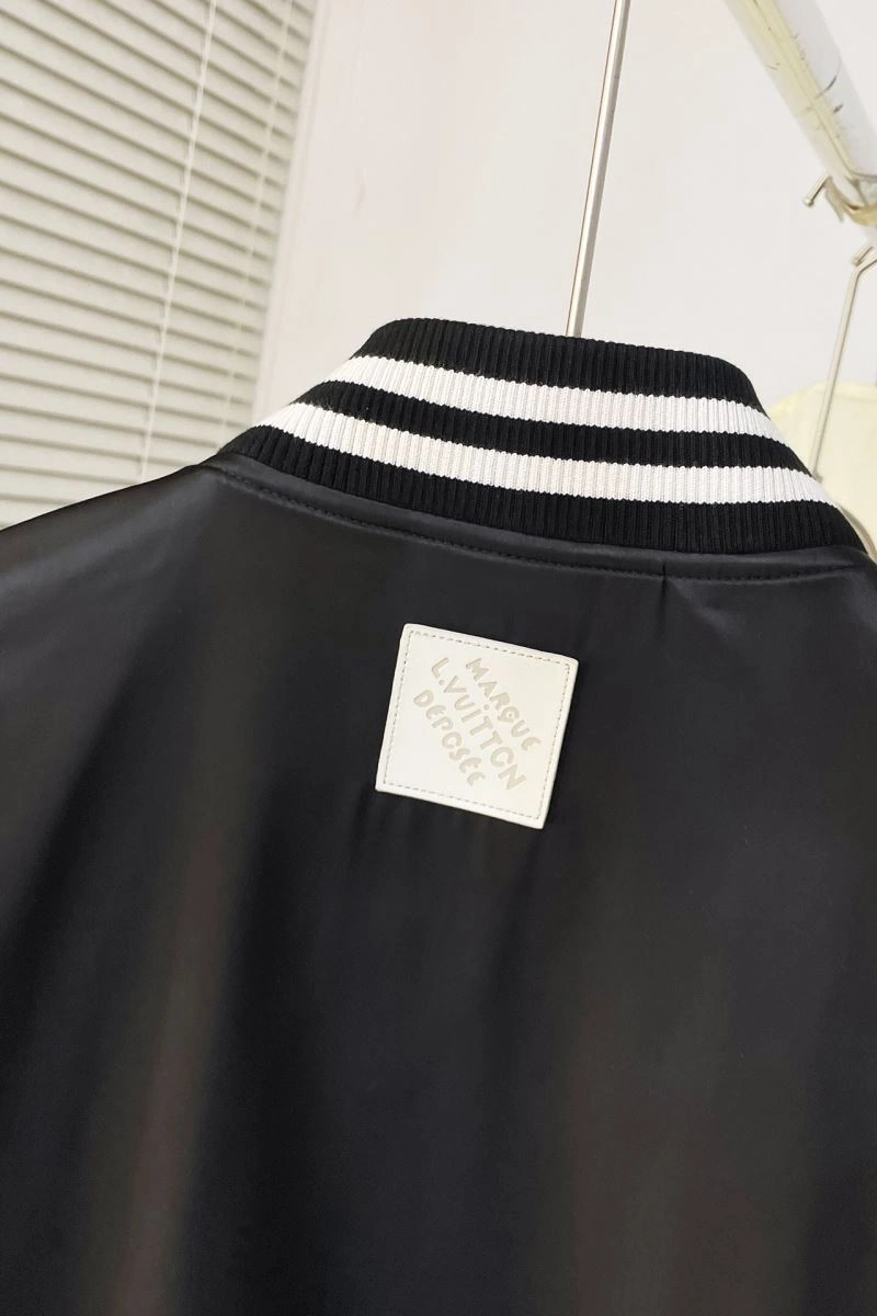 Functional Louis Vuitton Outwear 139097