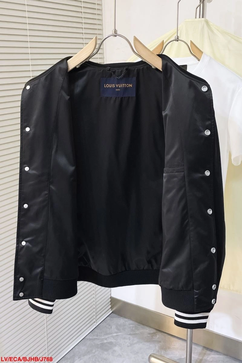 Functional Louis Vuitton Outwear 139097