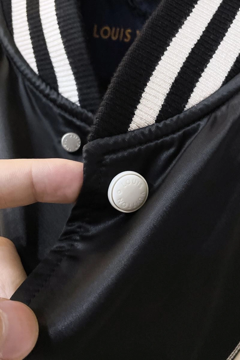 Functional Louis Vuitton Outwear 139097