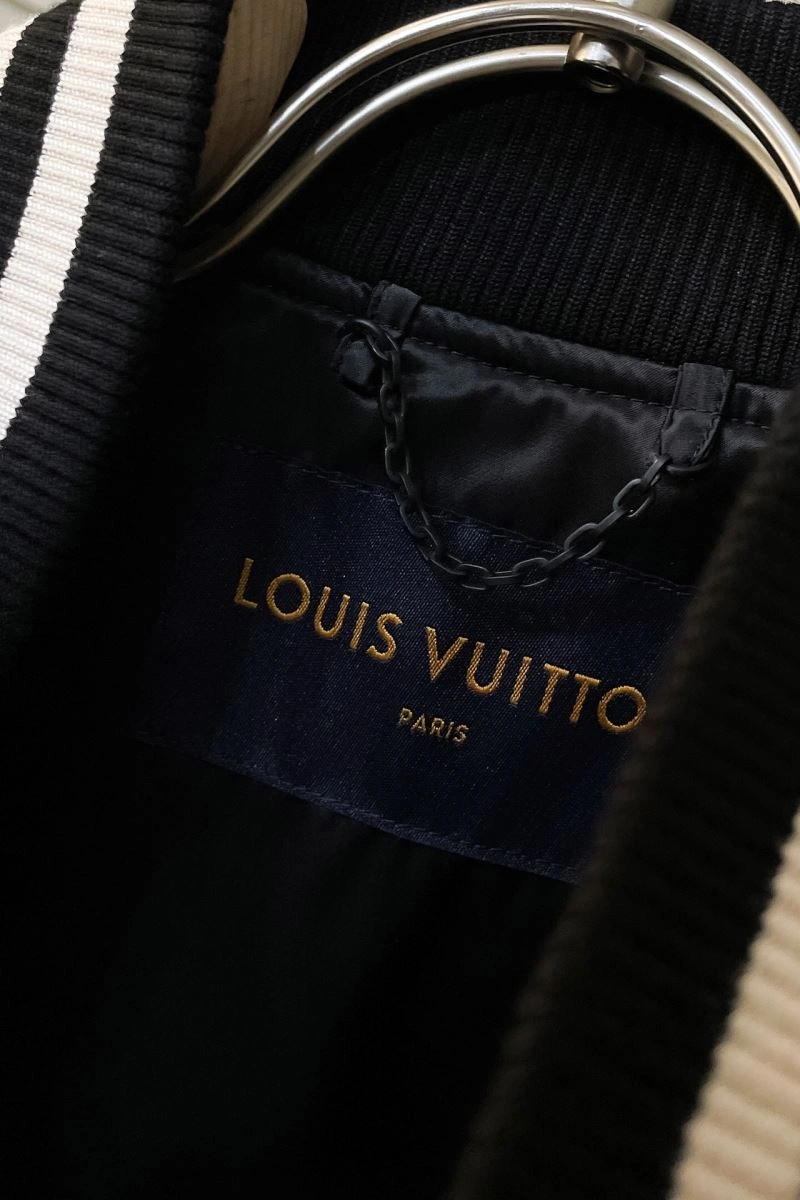Functional Louis Vuitton Outwear 139097