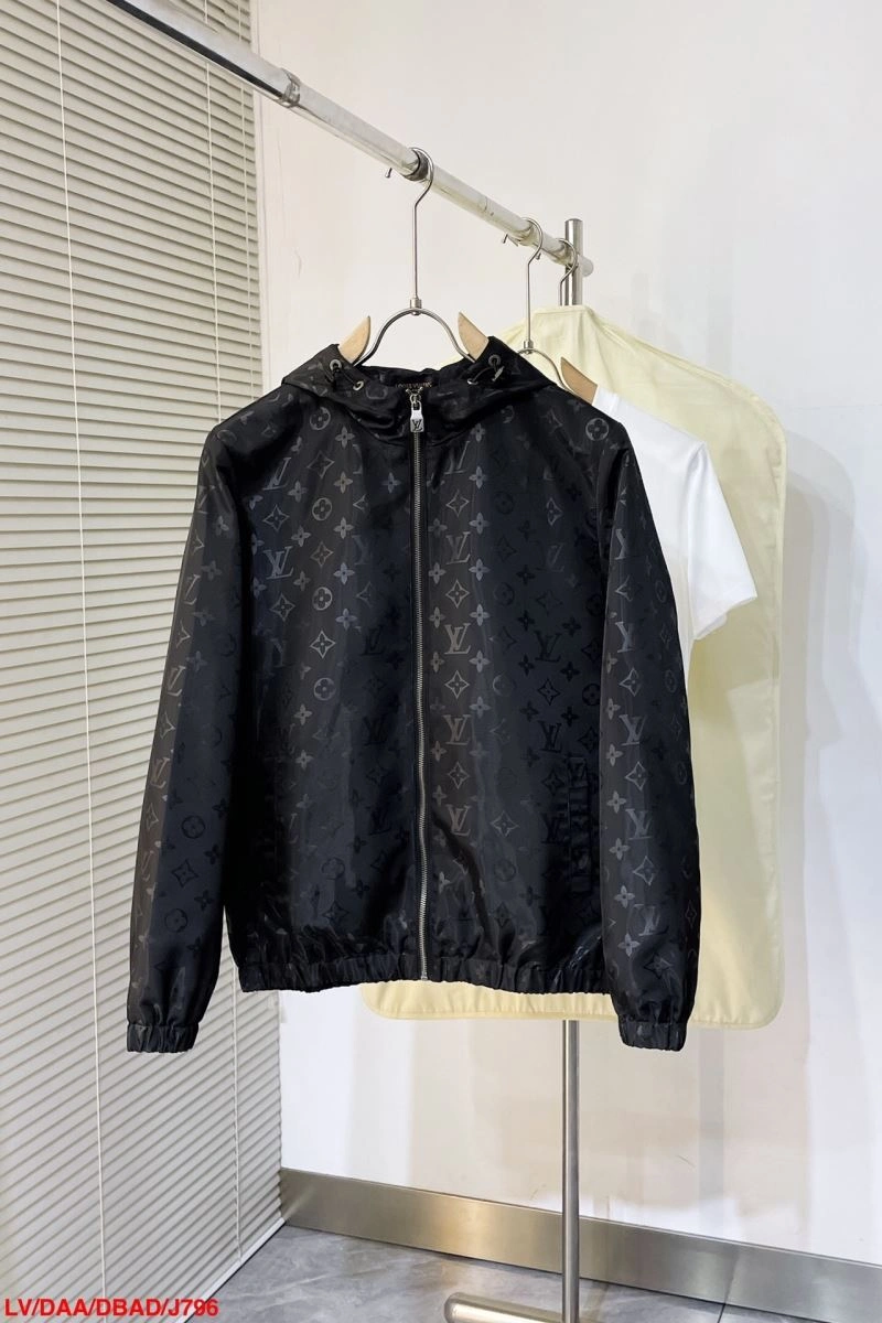 Lightweight Louis Vuitton Outwear 139098