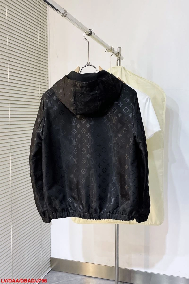 Lightweight Louis Vuitton Outwear 139098