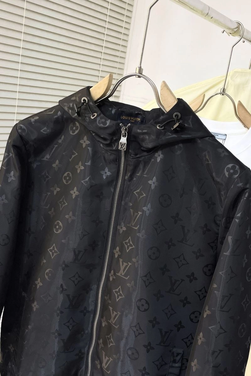 Lightweight Louis Vuitton Outwear 139098