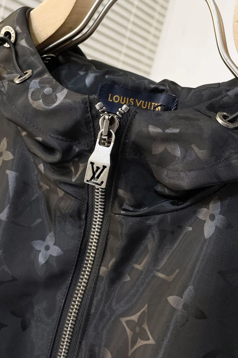 Lightweight Louis Vuitton Outwear 139098