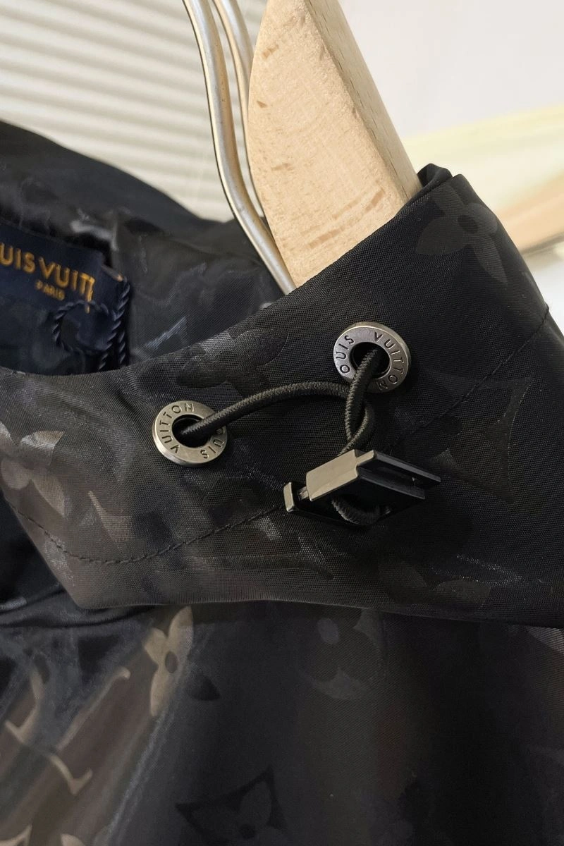 Lightweight Louis Vuitton Outwear 139098