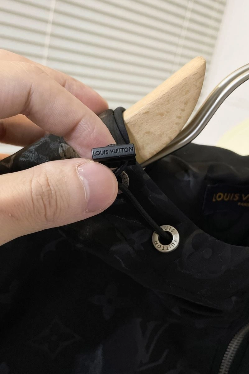 Lightweight Louis Vuitton Outwear 139098