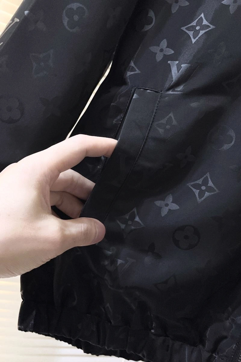 Lightweight Louis Vuitton Outwear 139098