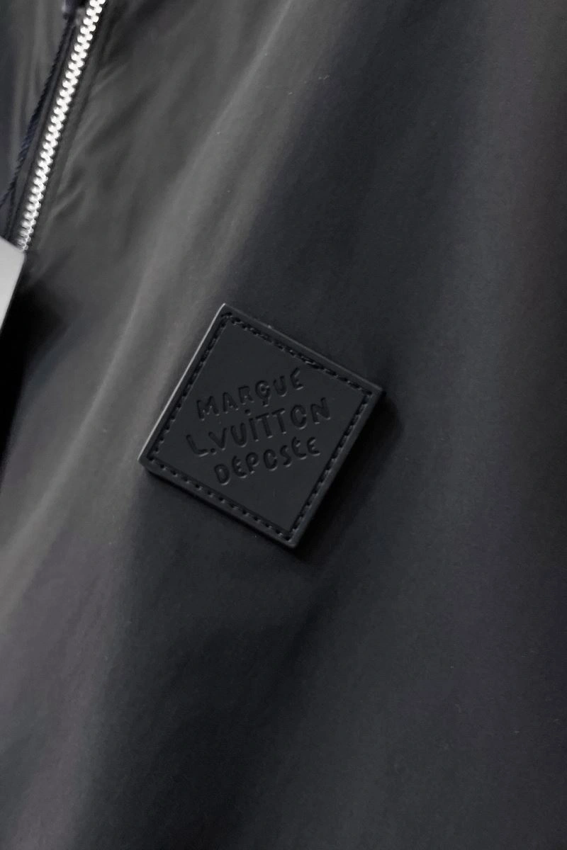 Elegant Louis Vuitton Outwear 139096