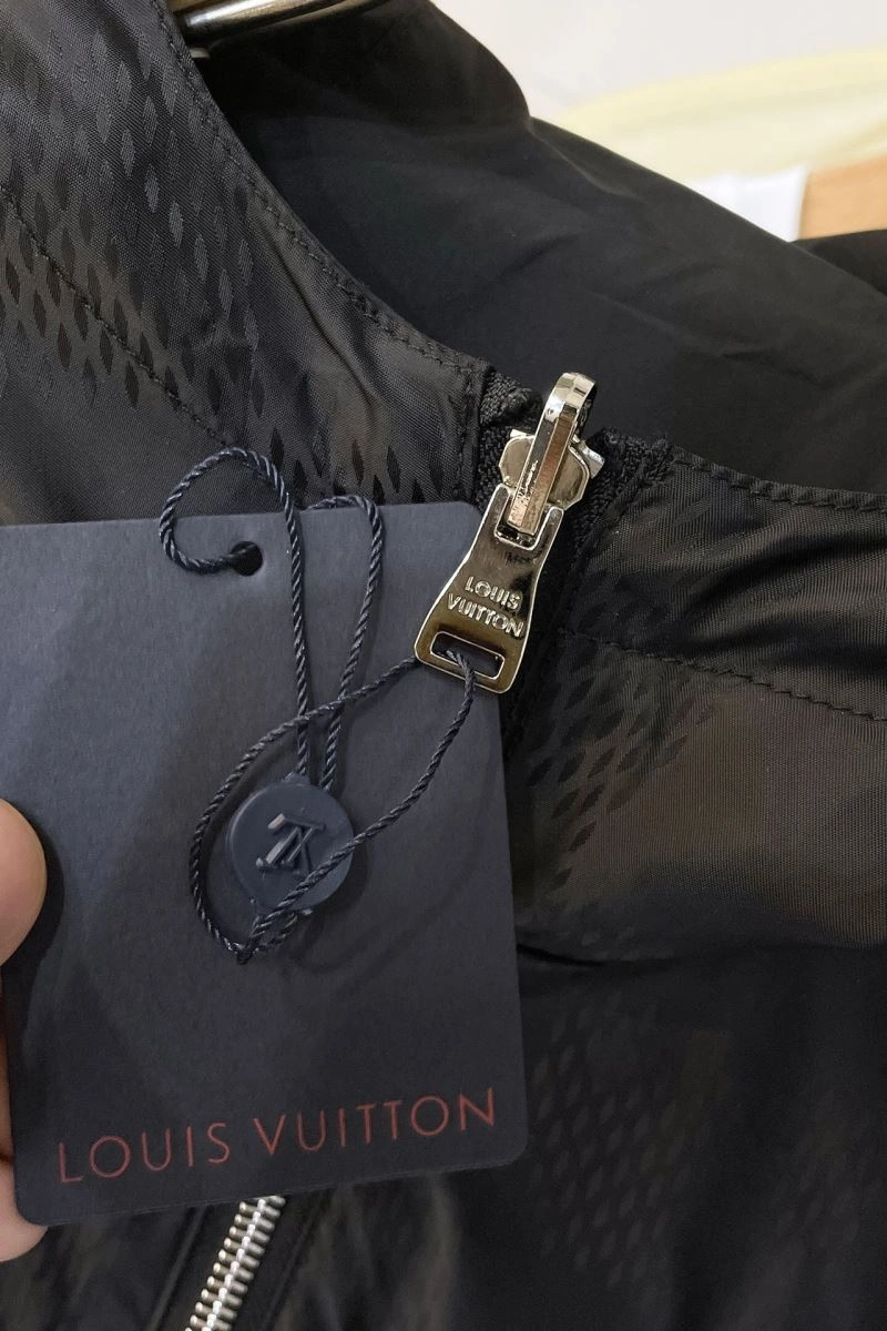 Elegant Louis Vuitton Outwear 139096