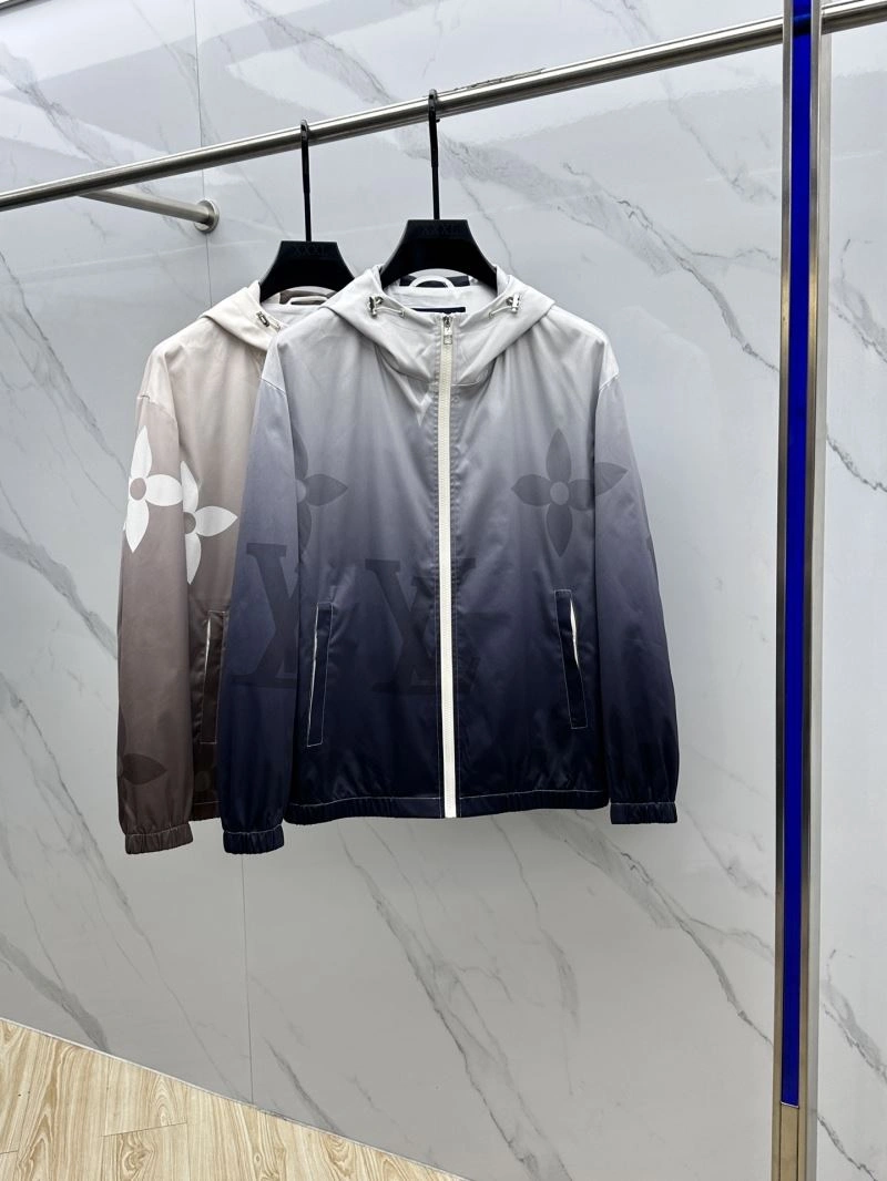 Versatile Louis Vuitton Outwear 139084