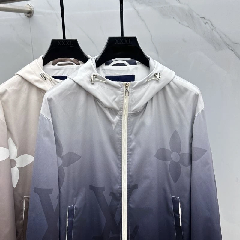 Versatile Louis Vuitton Outwear 139084