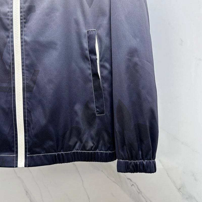 Versatile Louis Vuitton Outwear 139084