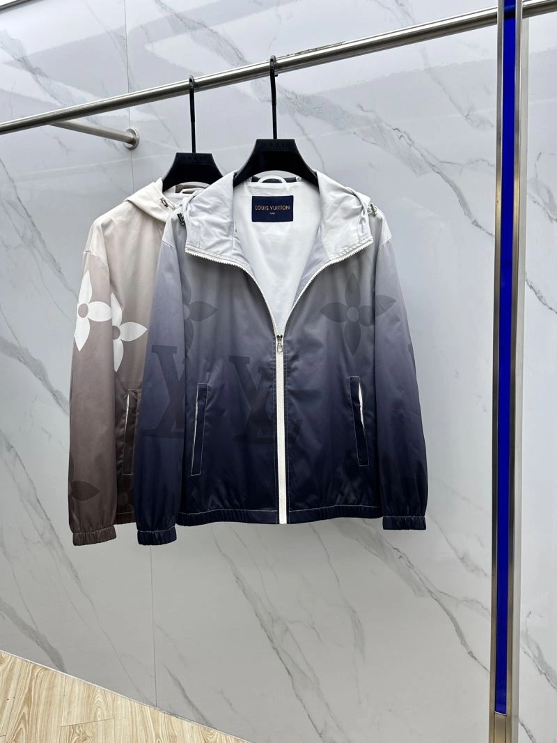 Versatile Louis Vuitton Outwear 139084
