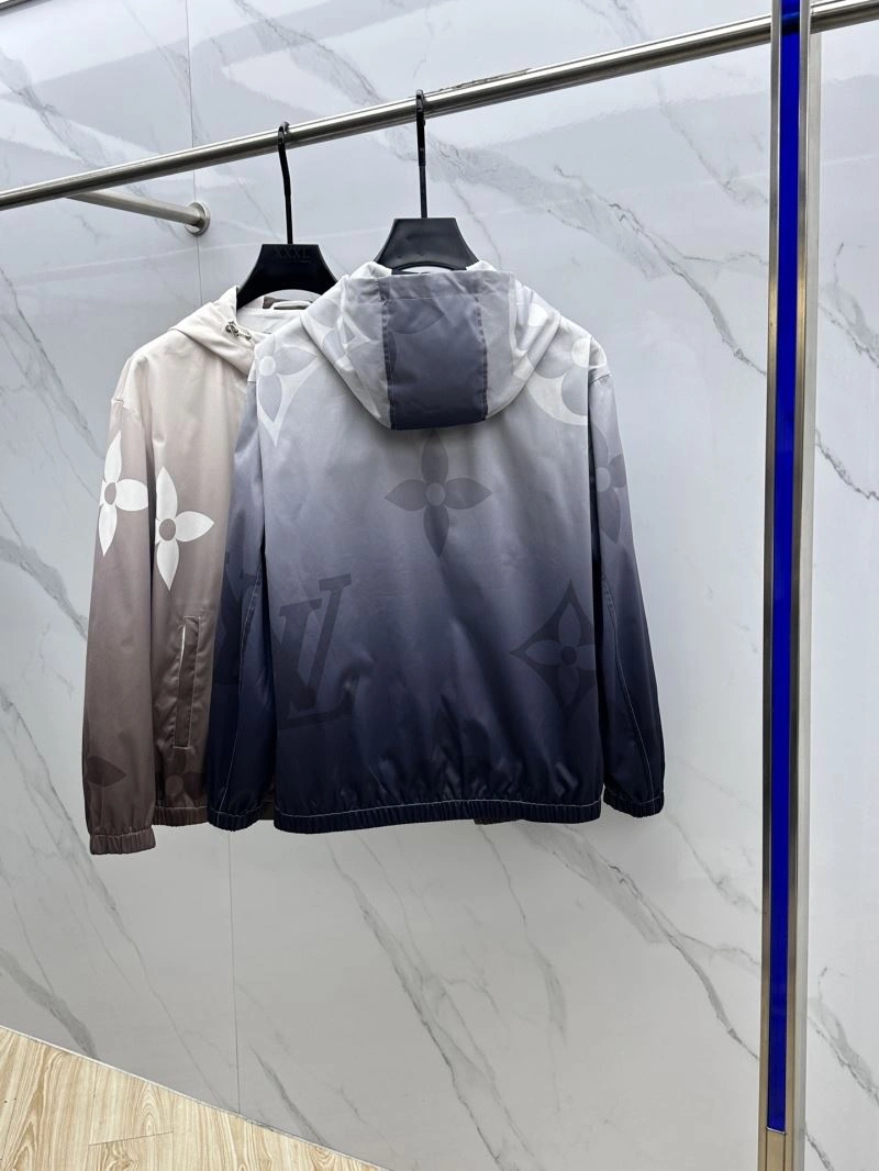 Versatile Louis Vuitton Outwear 139084