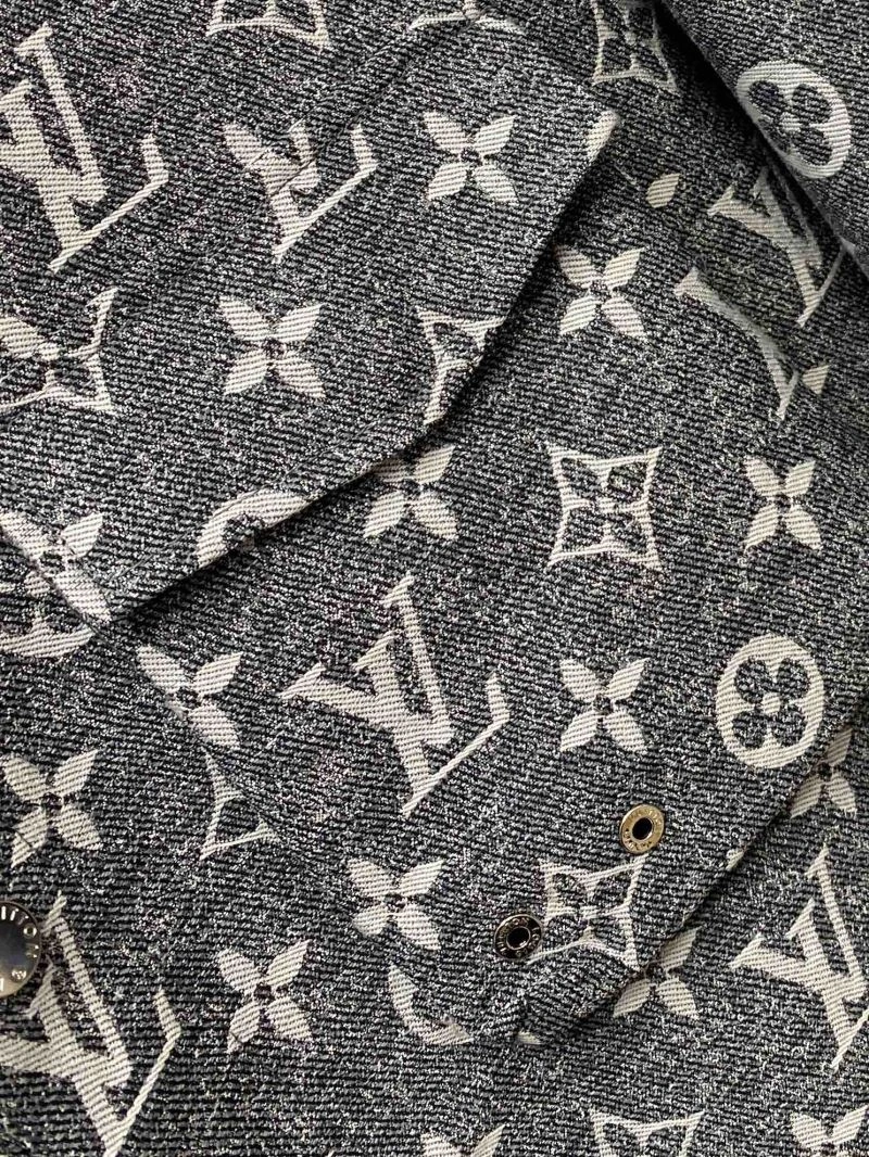 Bold Louis Vuitton Outwear 139065