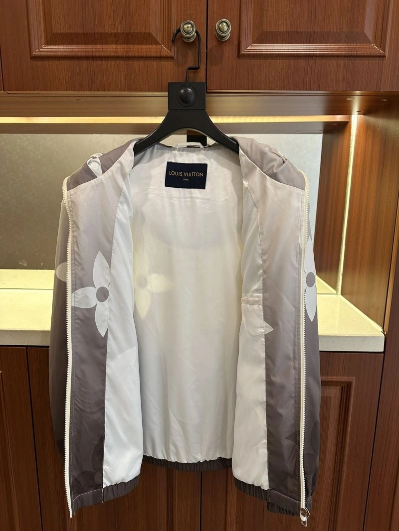 Sleek Louis Vuitton Outwear 139061