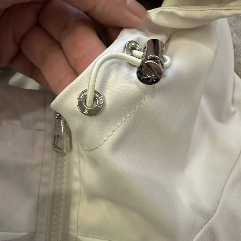 Sleek Louis Vuitton Outwear 139061