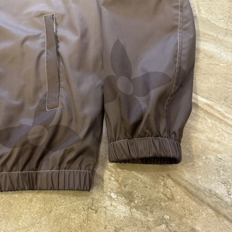 Sleek Louis Vuitton Outwear 139061