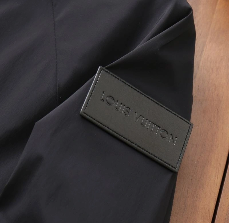 TechFriendly Louis Vuitton Outwear 139041